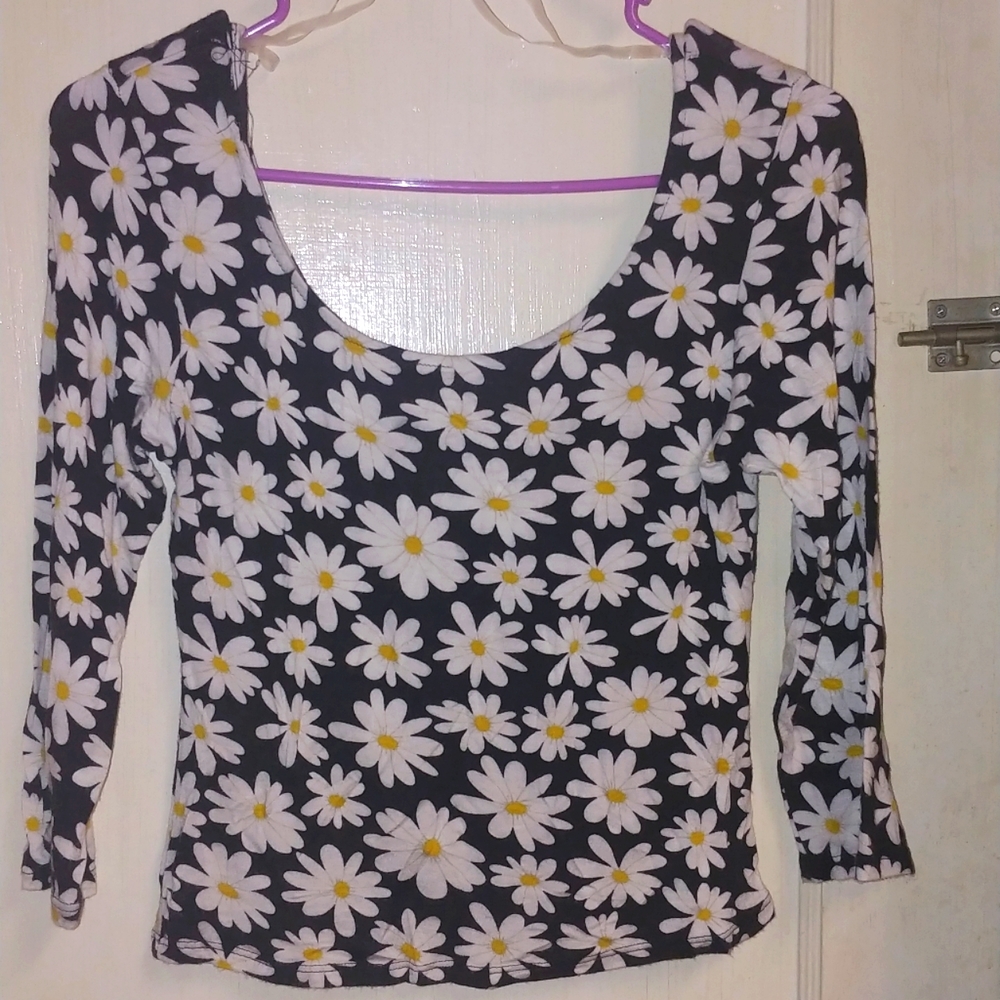 Girls or Juniors Daisy Almost Crop Top Size L